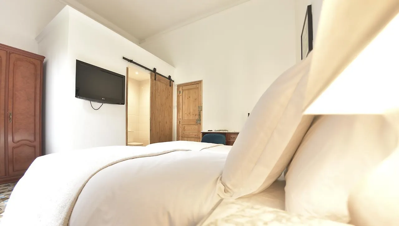 Hostal Girona Barcelona 2*,